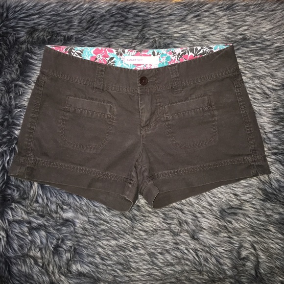 Brown cargo shorts - Picture 1 of 3